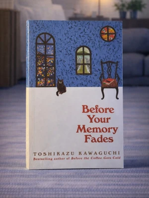 Before Your Memory Fades (Brand new, in English) - Skick: Helt ny bok. Omslag: Pappercover. Storlek: standard (inte pocket). Förpackning: I sitt originala plastomslag. Från: Stockholm. Snabb leverans inom Sverige.