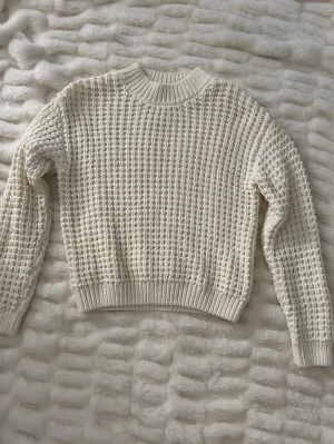 Stickad tröja - Säljer denna stickade tröja i storlek S från Carin Wester. Aldrig använd, helt ny. Vid intresse är det bara att höra av sig💕