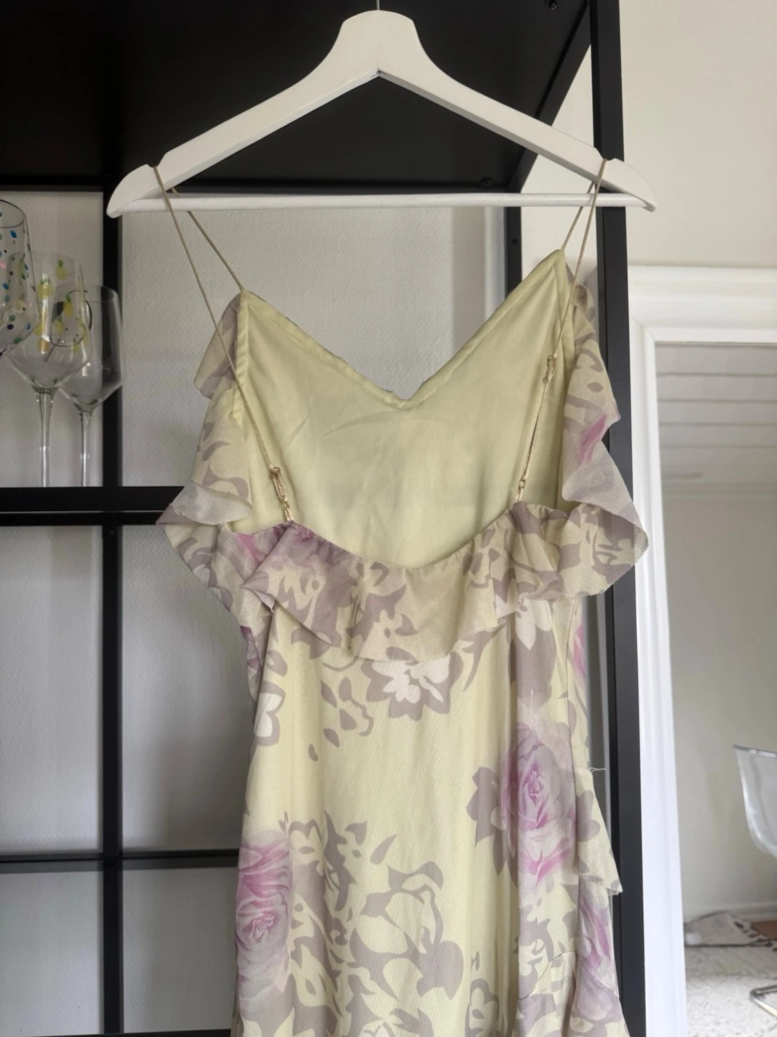 Lång blommig volangklänning - 2