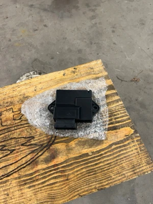 Trim/styling till AM6 - Ostrypt ECU som frigör mopeden från alla elektroniska strypningar. (Bättre än att dra kabeln) - 800kr.                                                                                 Tändningskåpa till AM6 med ”Beta” inbroderat.        - 250kr.                                                                               Framdrev till AM6. 11 och 15 tandat.                              -70kr styck                               