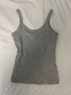 Linne Grå - Basic linne från Gina tricot i storleken Xs💕