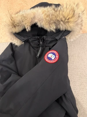  Canada Goose - Säljer min canada goose I storlek S har använt 1 vinter köpte den för 2 år sedan knappt använt och den ligger bara hemma bra skick. Pris kan diskuteras 