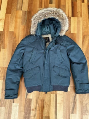 Woolrich Fur Bomber/S - Woolrich jacka med päls i storlek S. I jätte bra skick, lägg gärna bud. 