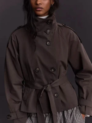 Mörkbrun trenchcoat - Stilren mörkbrun trenchcoat med hög krage🥰 