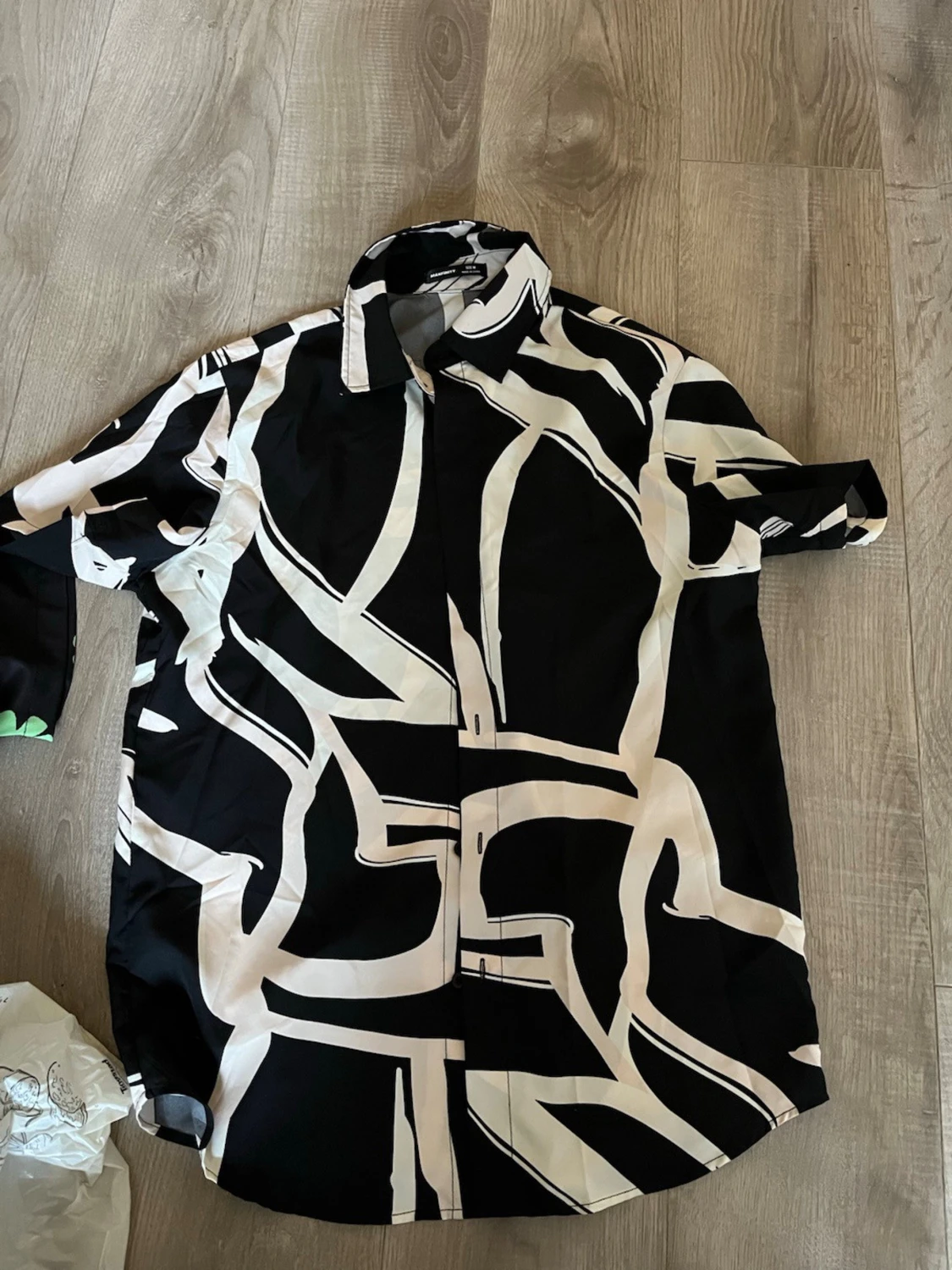 Svartvit skjorta från Manfinity