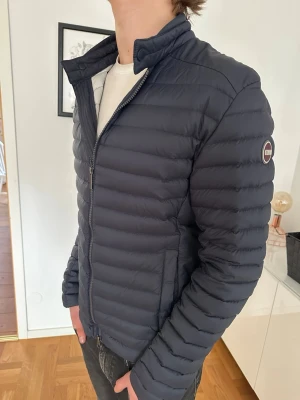 Colmar jacka - Säljer denna feta colmar jacka i storlek M, jackan är i mycket fint skick utan några defekter. Skriv vid minsta fundering.🙌