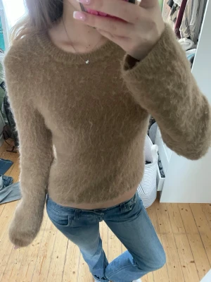 Mohair tröja  - Jätte fin stickad mohar blanding tröja från hm, aldrig använd eftersom den var lite för liten