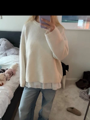 Vit mohair tröja - Superfin mohair tröja från bikbok! Har tvättat den varmt så den passar som en M