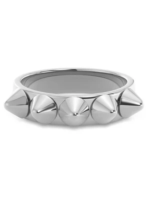 Silverfärgad ring med nitar - Cool ring i blankt silverfärgat metall med fem konformade nitar runt ovansidan. Ringen har en modern och edgy design som sticker ut och passar perfekt för dig som gillar statement-smycken.