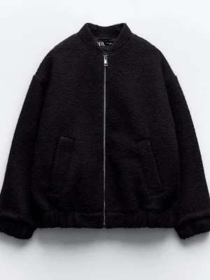 SÖKER!! - Söker denna svarta teddy jackan från Zara, i storlek S🩷 skriv gärna till mig om ni säljer eller vet någon som gör🙏🏻💕