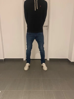 Replay Anbass jeans - Säljer nu dessa feta Replay Anbass jeans, skriv för fler bilder/frågor😊