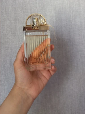 Chloé Love Story Eau de Parfum -  Fräsch doft. Rekommenderar denna om man gillar lätta, fräscha dofter med bra hållbarhet 
