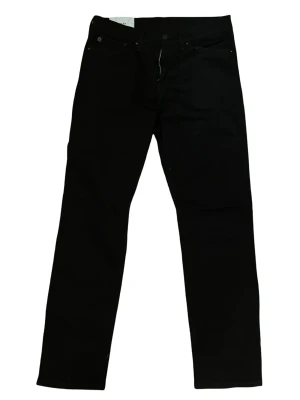 Svarta raka jeans (34/32) - Snygga svarta jeans ifrån H&M med rak passform och klassisk femficksdesign. I nyskick endast provade. Jeansen har normal midja och stängs med knapp och dragkedja. Perfekta för en clean och stilren look. Materialet ser ut att vara bomull eller en bomullsblandning. De påminner om Replay ”Anbass” i passformen om du känner till dessa. 