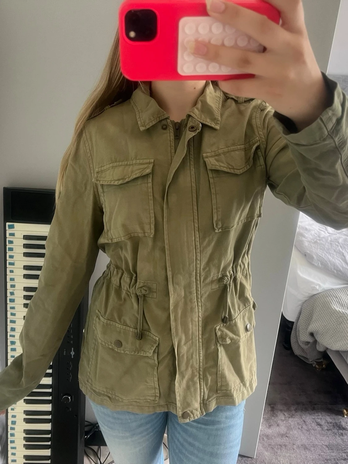 Olivgrön parkajacka med fickor