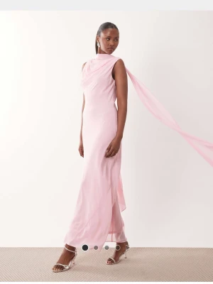 Rosa maxiklänning - Säljer denna klänning från ASOS, helt oanvänd med prislapp kvar. Slutsåld online