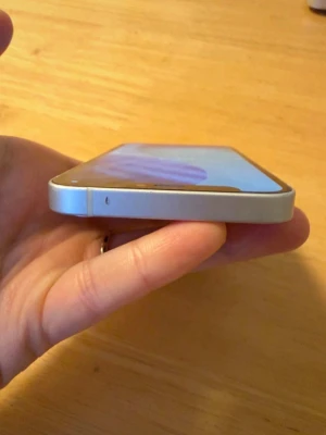 iPhone 12 mini - I phone 12  mini with Box  good  condition  working perfectly  no  damage .   With 5 phone cases and charging data cable 