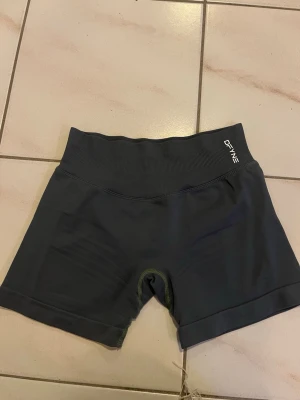 Dfyne shorts - Säljer dessa supersöta dfyne shorts i modellen impact 4.5 i färgen pistachio då dom är för små för mig💕💞