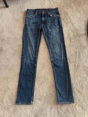 Nudie Jeans - Säljer dessa sjukt snygga och sköna Nudie Jeans i storlek 29/34. Modellen heter Lean Dean och är slimfit. För mer frågor klicka gärna ”kontakta”. // Mvh JJ Studios