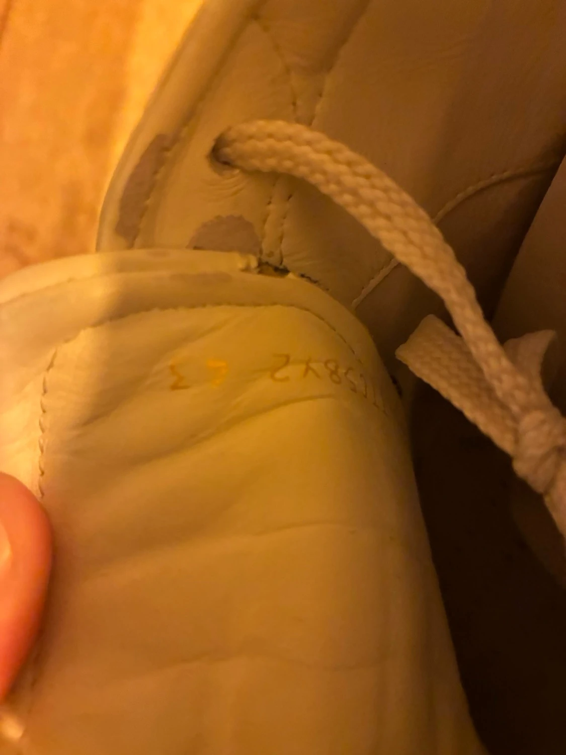 Vita sneakers med svart detalj - 5