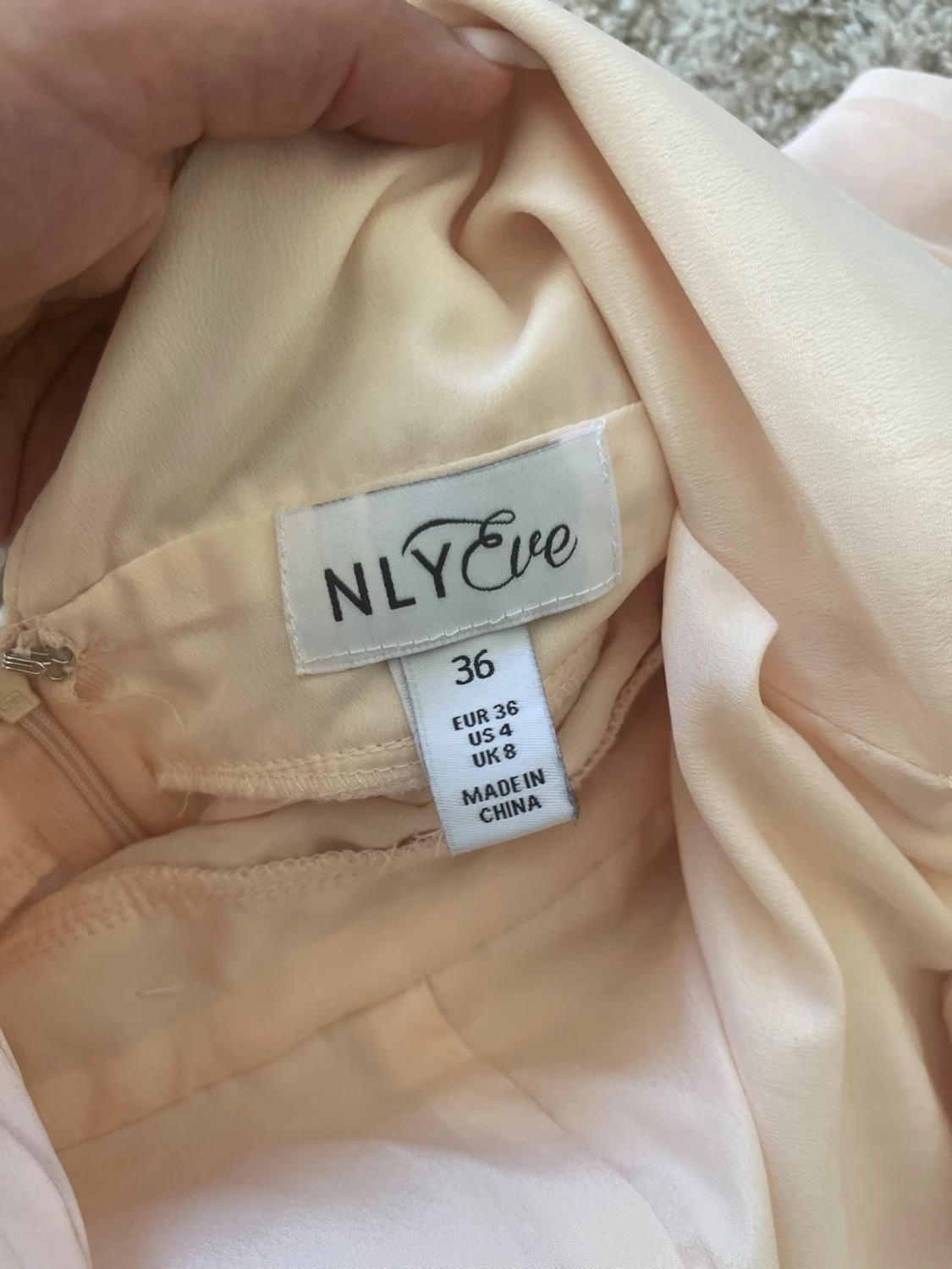 Ljusrosa långklänning med strassdetaljer - 4