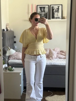 Helt ny blus från Nelly💛 - Såå fin! Prislappar kvar!🥰 