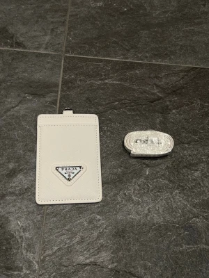 Designer plånbok  - Hej säljer min super snygga designer plånbok, den är helt oanvänd och passar till alla möjliga outfits och tillfällen. Fraktar samma dag