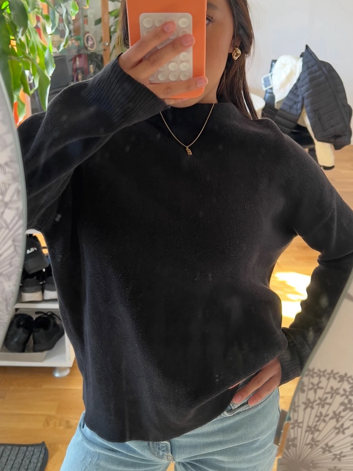 Svart stickad tröja med rund hals - 3