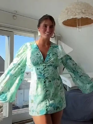 Klänning - Snygg klänning från adoore som inte säljs längre. Perfekt skick 