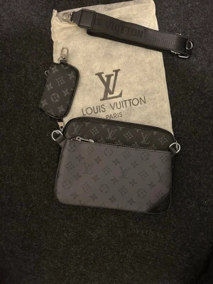 Trio bag  - Helt ny väska. Kolla även in mina andra annonser 