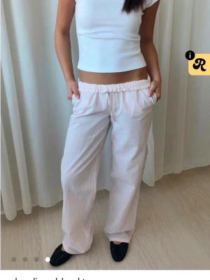 ljusrosa linnebyxor från Gina Young  - säljer ett par helt oanvända ljusrosa linnebyxor från Gina Young i storlek 170