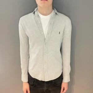 Polo Ralph Lauren skjorta  - Polo Ralph Lauren skjorta | storlek xs | skick 10/10 | fraktar via PostNord eller Instabox på köparens bekostnad | höra av dig vid funderingar | knit matraill 
