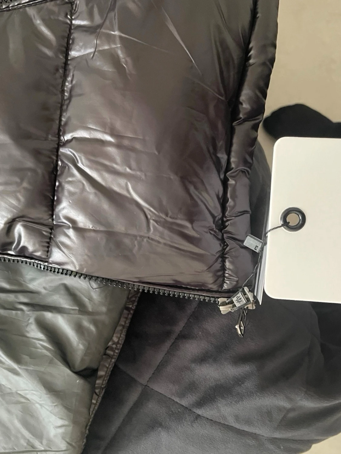 Svart pufferjacka från Moncler - 4