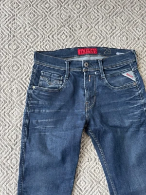 Replay jeans  - Replay jeans - Modell: Anbass - Storlek: W29/L30 - skick: 9/10 - Nypris runt 2000kr 