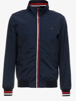 Marinblå vindjacka Tommy Hilfiger - Snygg marinblå vindjacka från Tommy Hilfiger med dragkedja framtill och klassiska röda, vita och blå detaljer på muddar och krage. Liten logga på bröstet och ärmen. Jackan har hög krage och ribbade muddar. Perfekt för en sportig och stilren look.