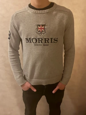 Morris tröja - Säljer en tvärfet stickad Morris tröja, storleken är S o passar mig som är 176. Inga defekter eller något. Skriv vid frågor 