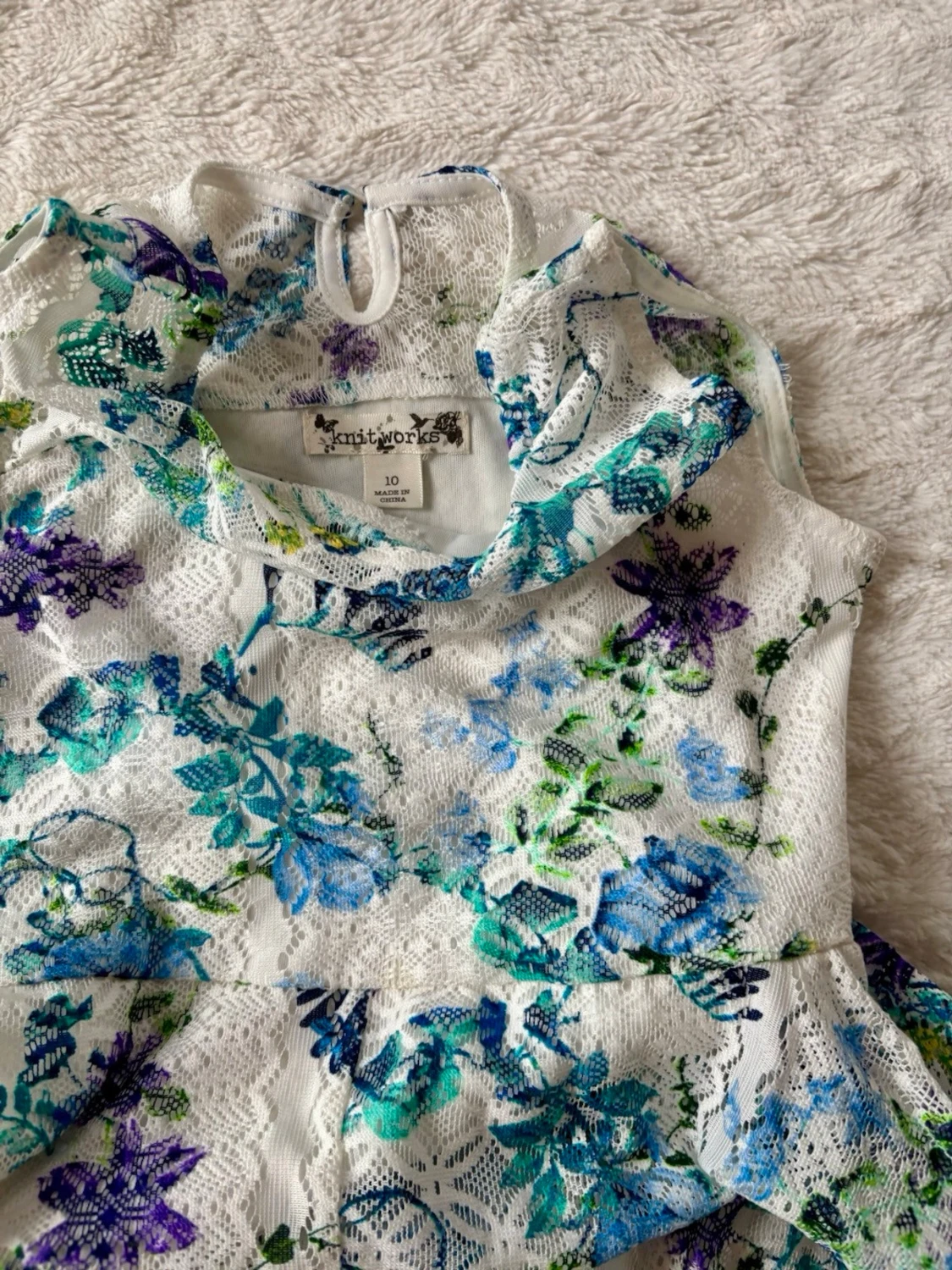 Vit blommig spetsklänning - 2