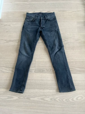 Svarta grim Tim nudie jeans  -  Oanvända Svarta grim tim nudie jeans med storlek W29 L30 inga slitningar