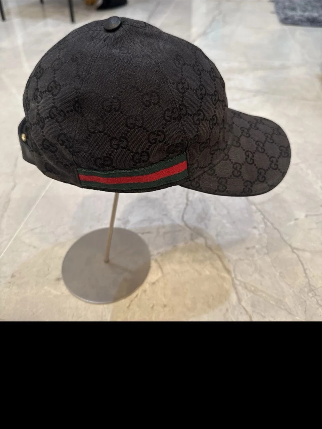 Svart keps från Gucci med GG-mönster - 1