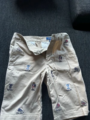 Beige shorts från Polo Ralph Lauren - Snygga beige shorts från Polo Ralph Lauren , helt ondvänds 