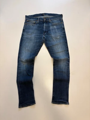 Vintage Ralph lauren jeans - Vintage Polo Ralph Lauren jeans // mycket bra skick // storlek W34 L34 // mått, Midjabredd 44cm // längd 107cm, Innerben längd 83cm // Benöppning 18cm // skriv vid minsta fråga eller fundering🤝