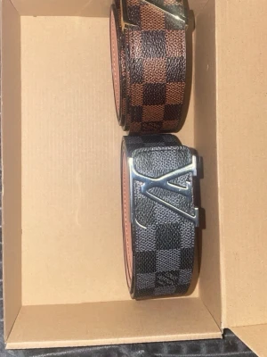 Betala för en få två  - Två fet bälten du kan betala för en och få två bälte skriv om du är intresserad 