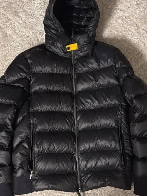 parajumpers dunjacka - One pockets zipper is broken, otherwise good condition