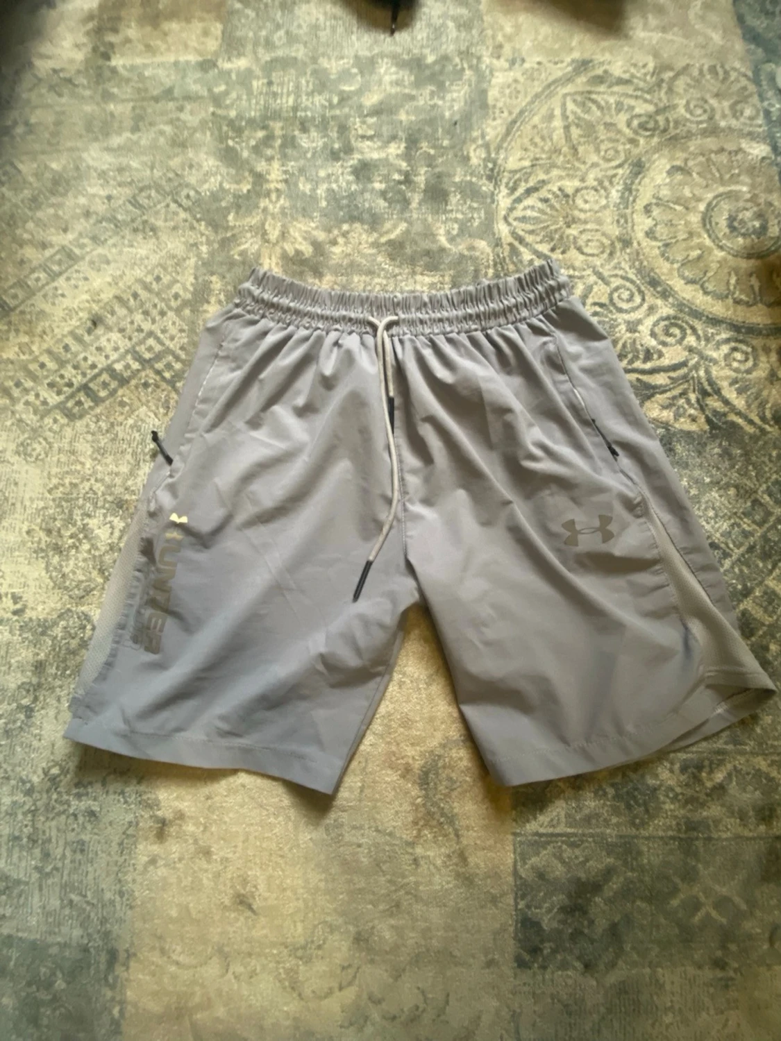 Grå träningsshorts från Under Armour