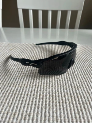 Oakley Radar Path EV Primz P - Ett par helt nya Oakley radar Path ev primz med polariserade linser! Det ingår påse, putsduk, fodral och låda!