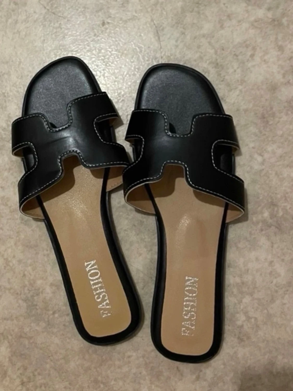 Svarta slip-in sandaler med vita sömmar - 1