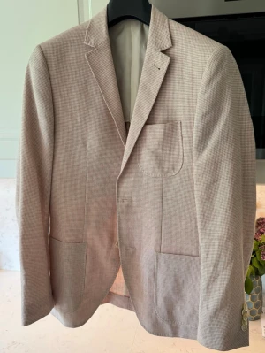 Riley kavaj  - Snygg randig kavaj i lite rosa beige sjukt snygg nu för sommaren, storlek 46/ S/M