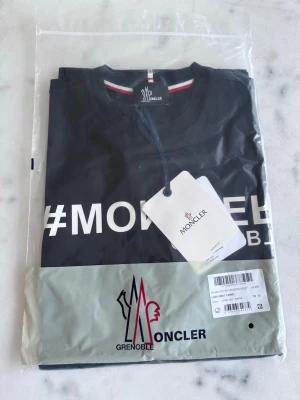T-shirt  - Oanvänd 