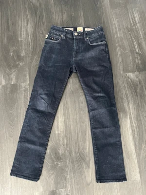 Tramarossa jeans, Mörkblåa - Mörkblåa jeans från tramarossa i storlek 28! I modellen Leonardo Slim