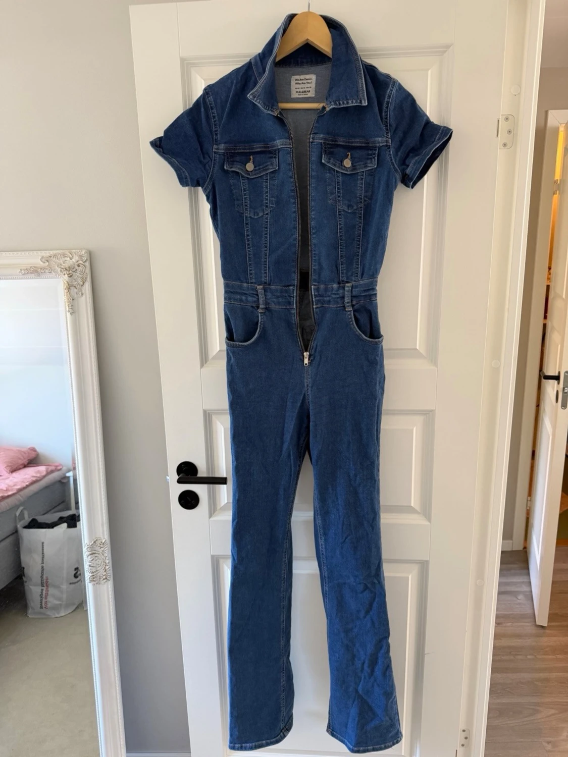 Blå denim jumpsuit med kort ärm från Pull&Bear