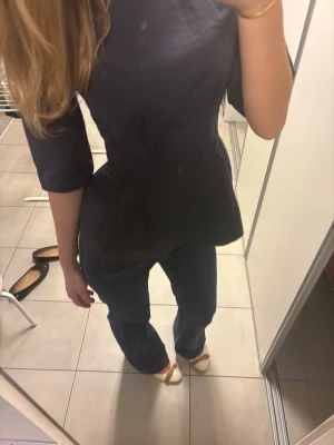 Mörkblå  blus - Snygg mörkblå blus från Zara!